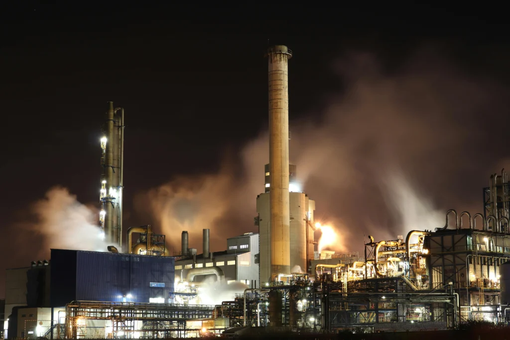 Fuel refinery and processing plant operating at night